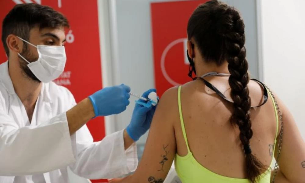 ΗΠΑ – Εμβολιασμένοι επιχειρούν να κάνουν και τρίτη δόση πριν αυτή κριθεί από ειδικούς